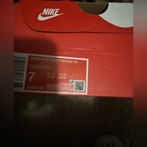 Shoes - Picture 4 of 4